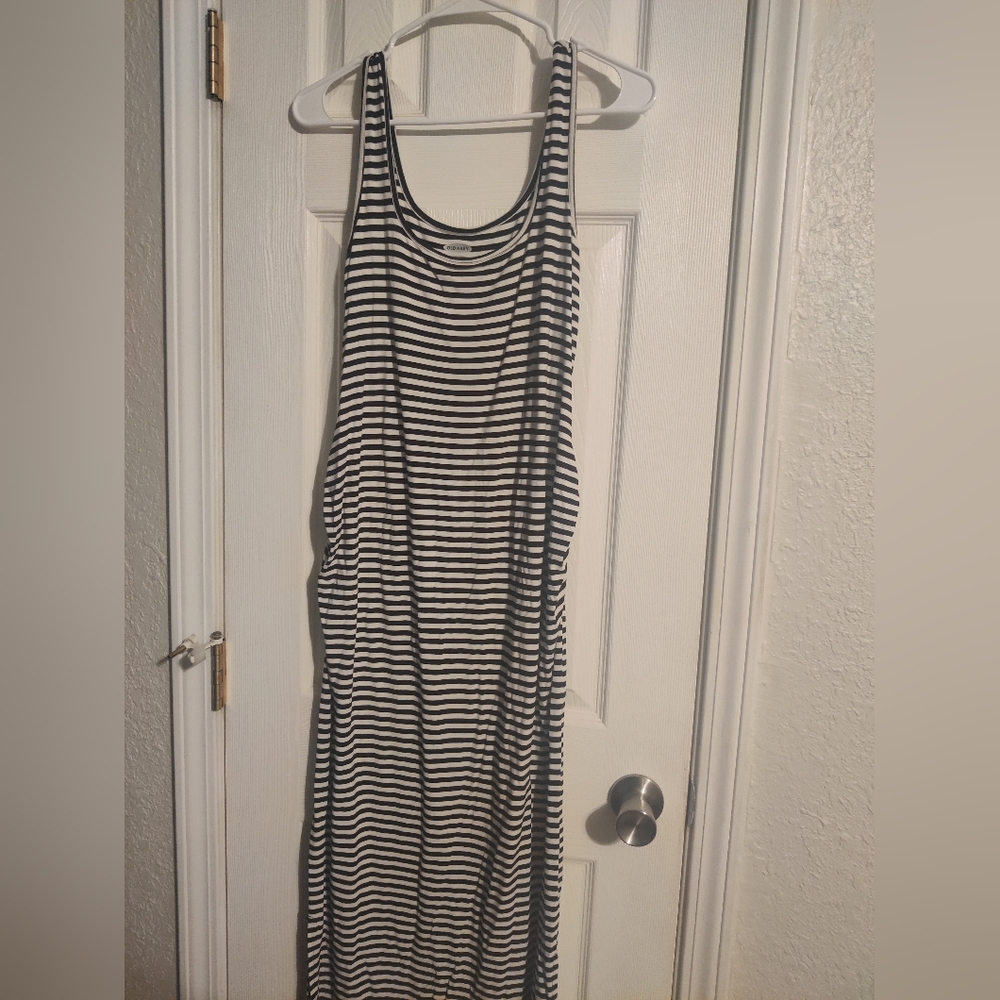 Old Navy Maternity Maxi Dress Size M